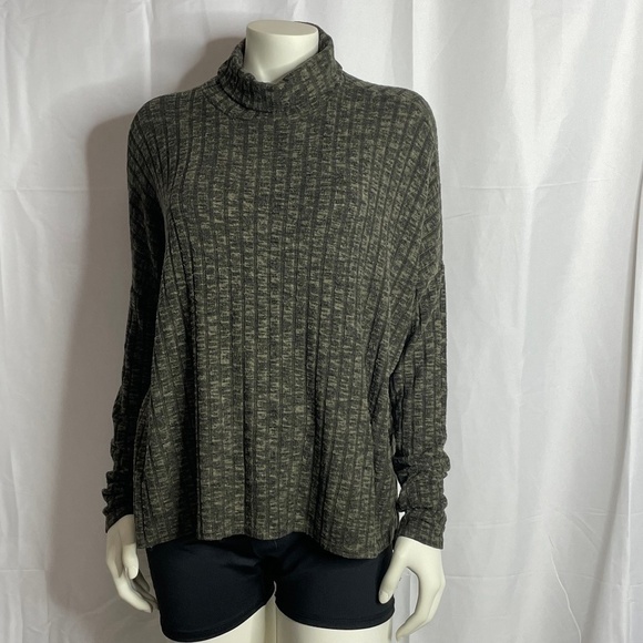 American Eagle Oversized Ribber Turtleneck Longsleeve Sweater Size M - Picture 1 of 8
